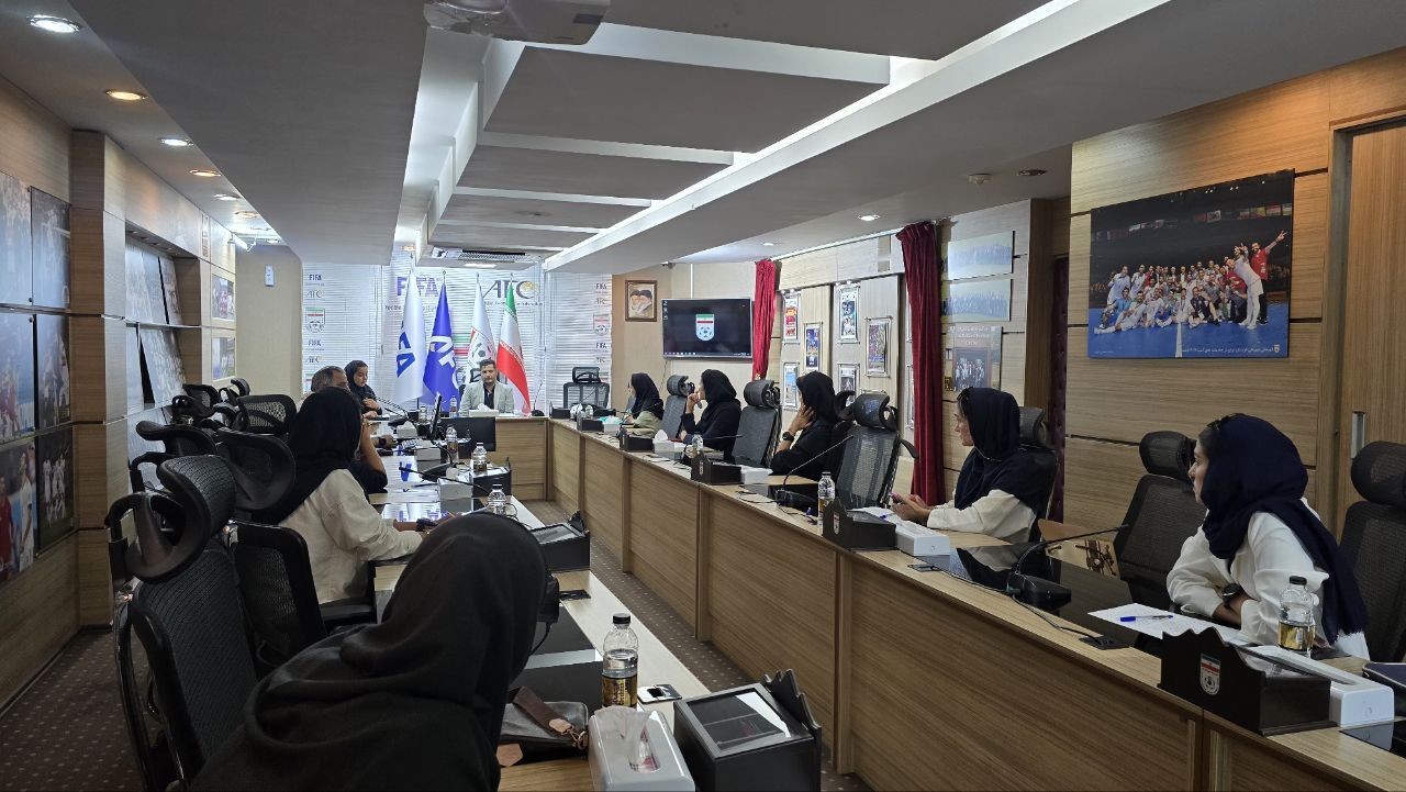 برگزاری آزمون تئوری داوران لیگ برتر فوتبال بانوان برگزاری آزمون تئوری داوران لیگ برتر فوتبال بانوان