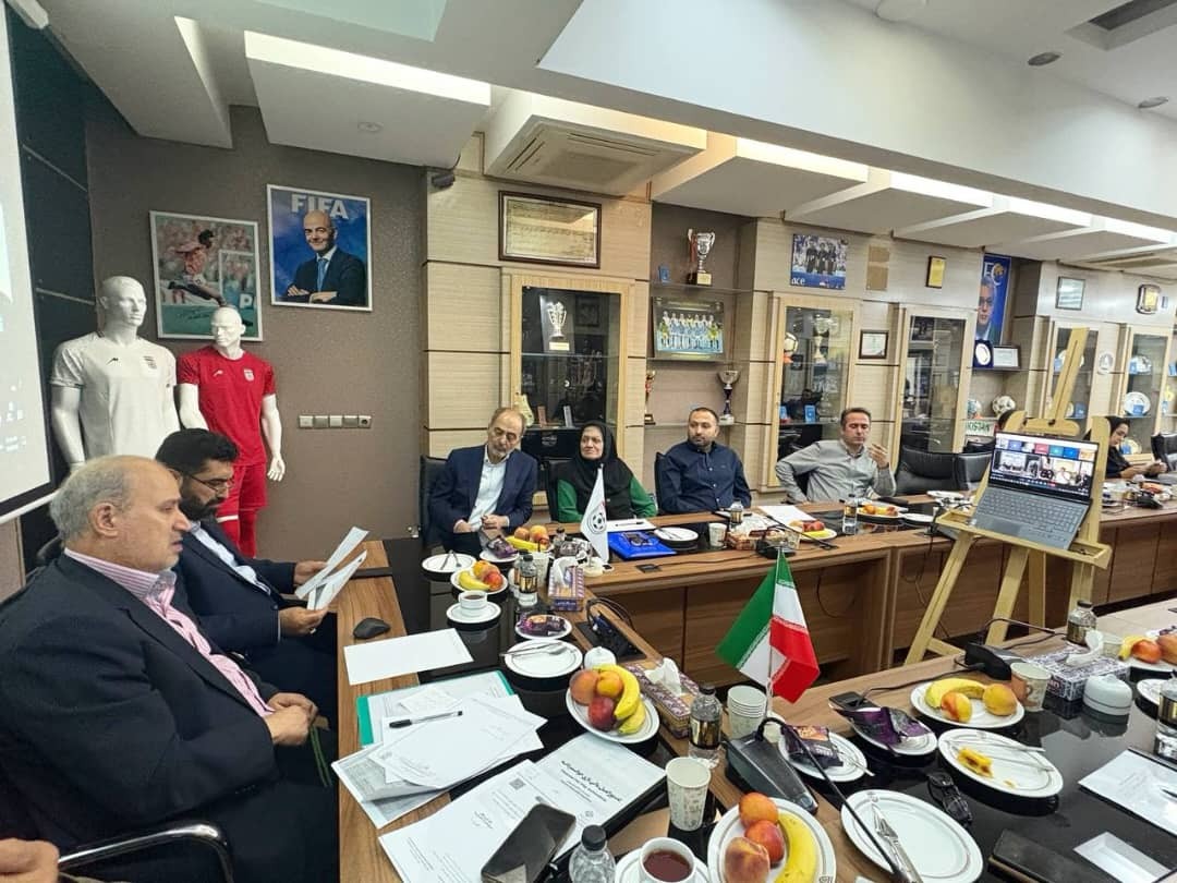 برگزاری نشست هیات رئیسه با حضور نمایندگان مجلس شورای اسلامی/دکتر راستینه: در کنار همه مردم عزیز ایران، یک یار کنار شما هستیم/پشتیبانی تیم ملی باید بدون دغدغه انجام شود