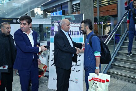 تیم ملی فوتسال ایران پس از قهرمانی در بازی های کشور های اسلامی با استقبال رئیس دبیر کل و عضو هیات رئیسه وارد کشور شد