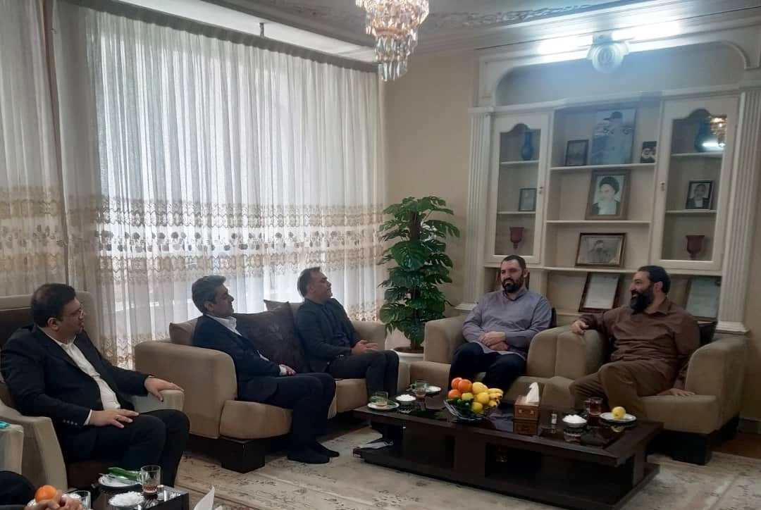 ديدار سرپرست و اعضاى هيات رييسه فدراسيون با خانواده شهيد شوشترى